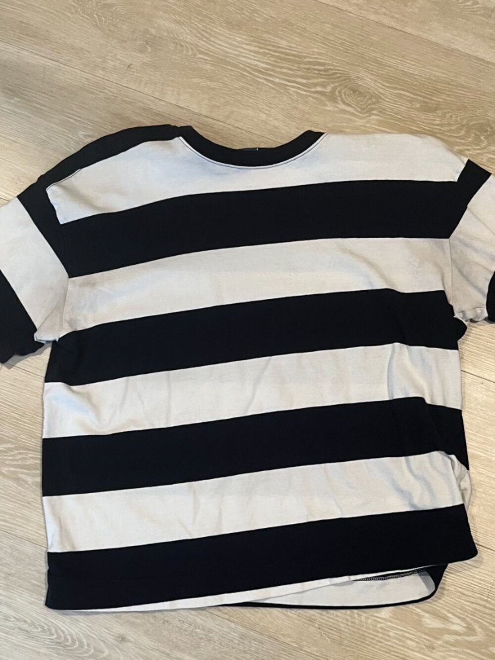 Old Navy Women's white/navy striped tee women's S - Picture 2 of 3